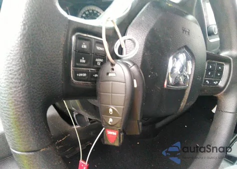 2021 Ram 1500 Classic Tradesman 4X2 5'7" Box z USA, uszkodzony, nr VIN 1C6RR6KT7MS592411